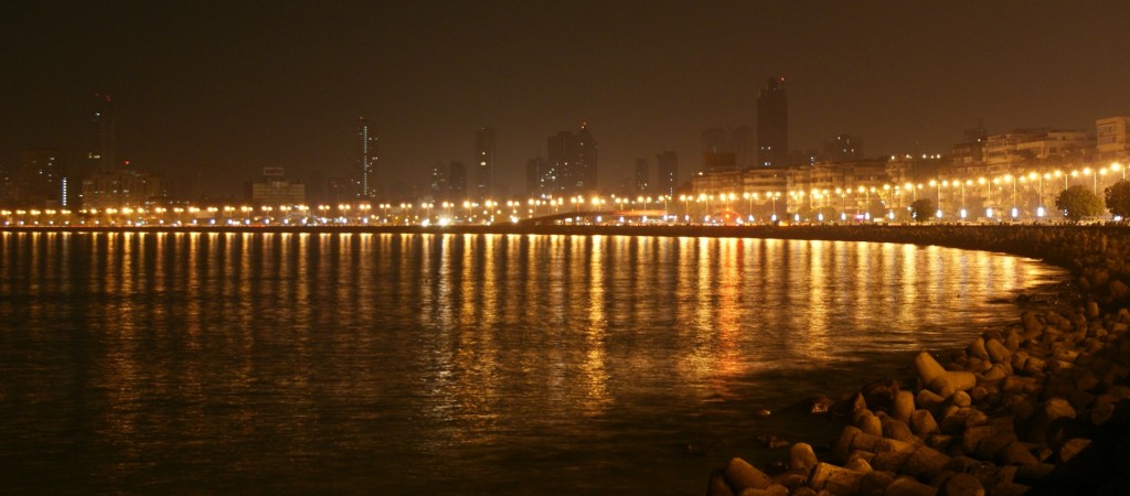 Marine Drive at night from in front of Pizzeria.